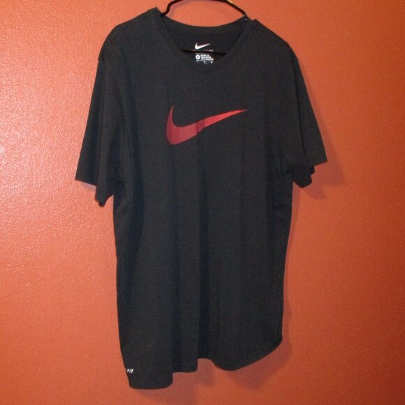 Nike Sports Men X Large Black Red Outdoors Swoosh Athletic Short Sleeve Shirt - Picture 2 of 7